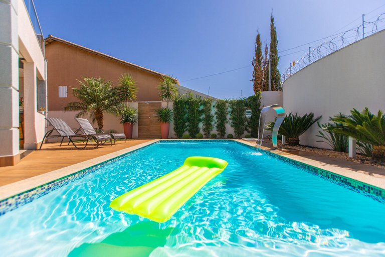Exuberante Casa c/ Piscina e Suíte Master c/ Hidro