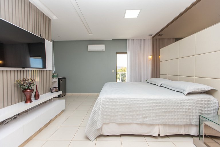 Exuberante Casa c/ Piscina e Suíte Master c/ Hidro