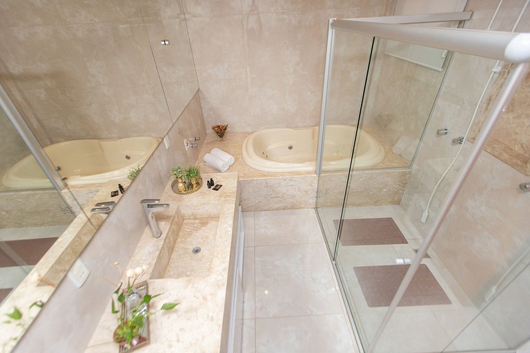 Exuberante Casa c/ Piscina e Suíte Master c/ Hidro