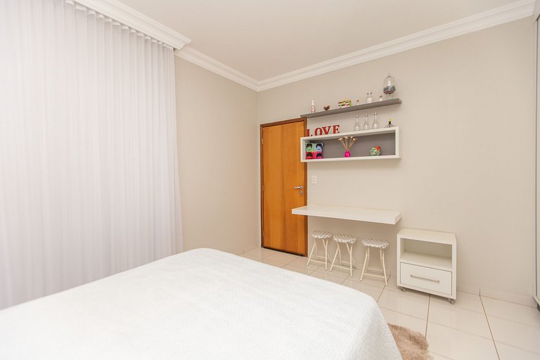 Exuberante Casa c/ Piscina e Suíte Master c/ Hidro