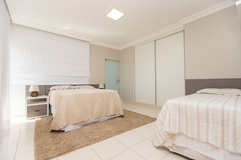 Exuberante Casa c/ Piscina e Suíte Master c/ Hidro