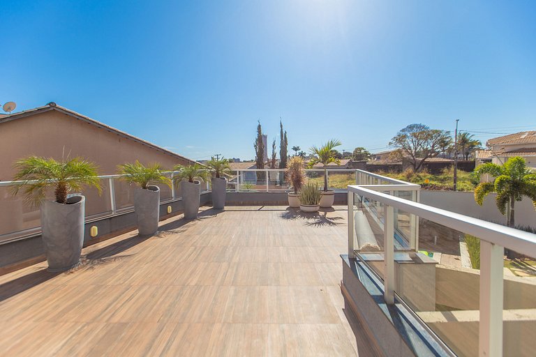 Exuberante Casa c/ Piscina e Suíte Master c/ Hidro