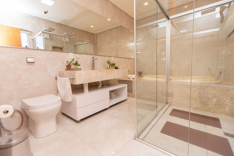 Exuberante Casa c/ Piscina e Suíte Master c/ Hidro