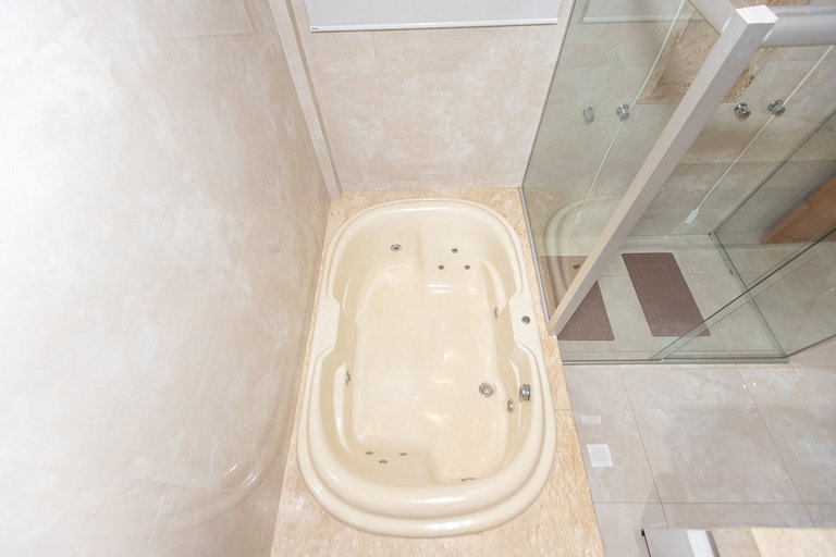 Exuberante Casa c/ Piscina e Suíte Master c/ Hidro