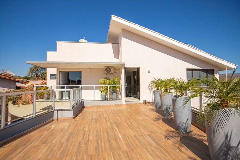 Exuberante Casa c/ Piscina e Suíte Master c/ Hidro