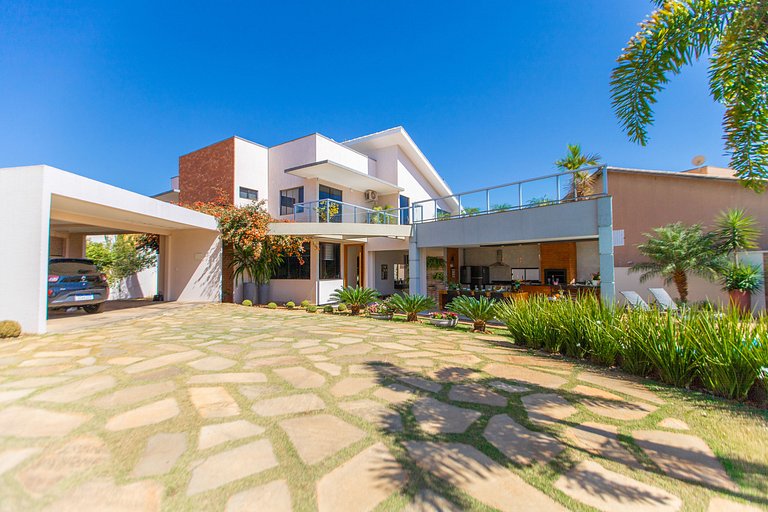 Exuberante Casa c/ Piscina e Suíte Master c/ Hidro