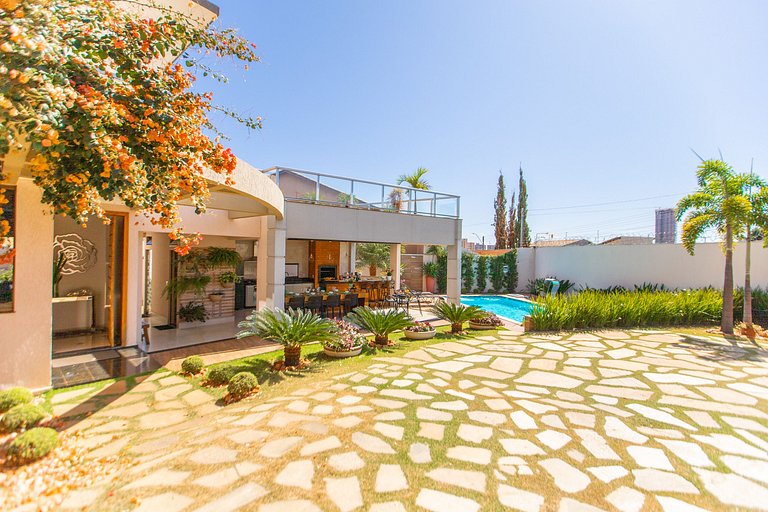 Exuberante Casa c/ Piscina e Suíte Master c/ Hidro