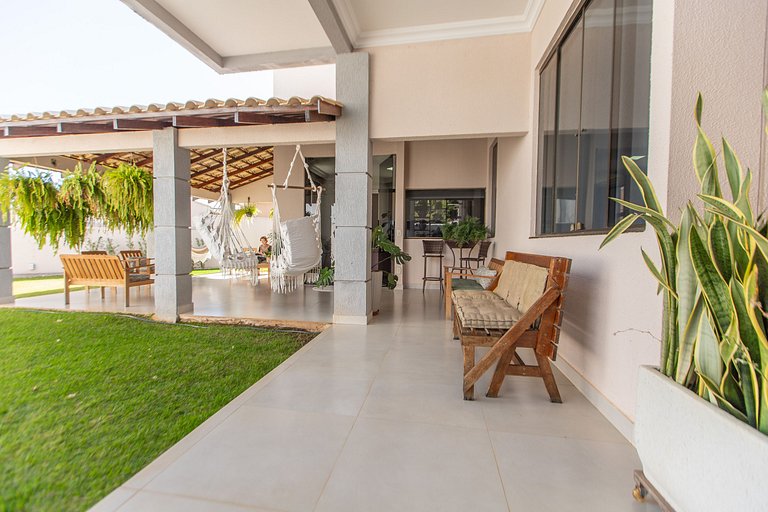 Exuberante Casa c/ Piscina e Suíte Master c/ Hidro