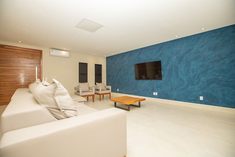 Casa Luxuosa Recém Construída com Piscina e Hidro