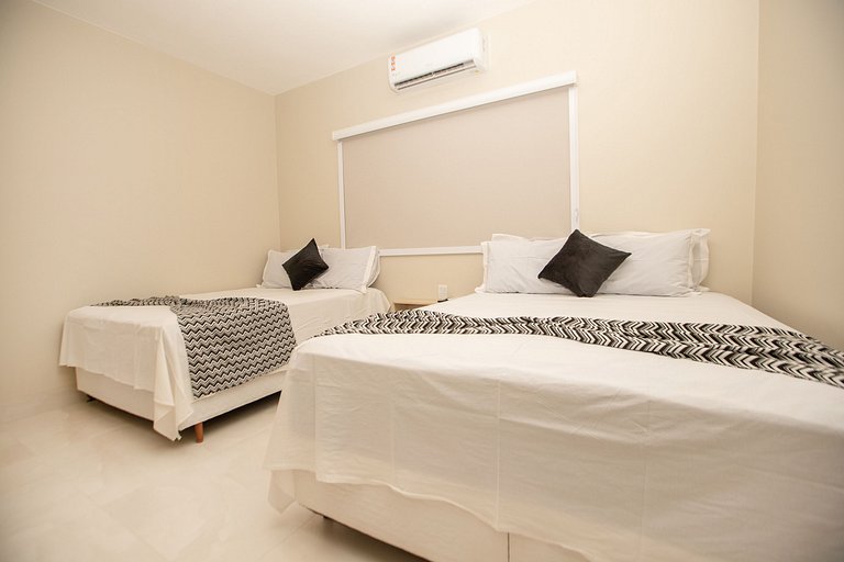 Casa Luxuosa Recém Construída com Piscina e Hidro