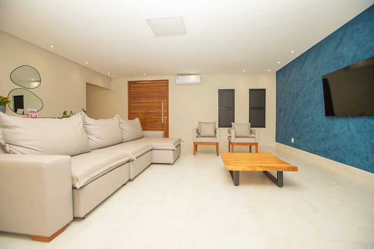 Casa Luxuosa Recém Construída com Piscina e Hidro