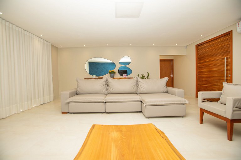 Casa Luxuosa Recém Construída com Piscina e Hidro