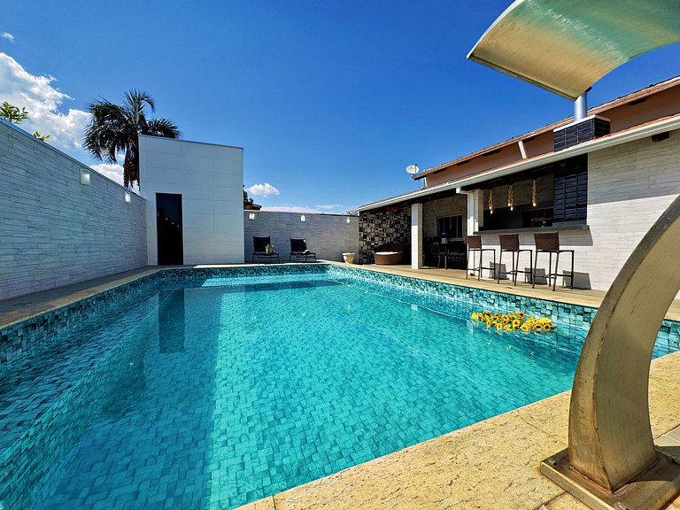 Casa 3 min do Centro p/15 pessoas|Piscina e Sinuca