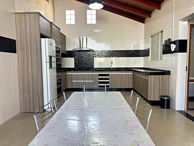 Casa 7 Quartos e Piscina no Centro de Caldas Novas