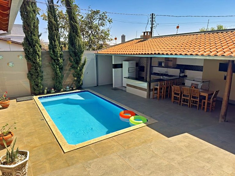 Casa 7 Quartos e Piscina no Centro de Caldas Novas