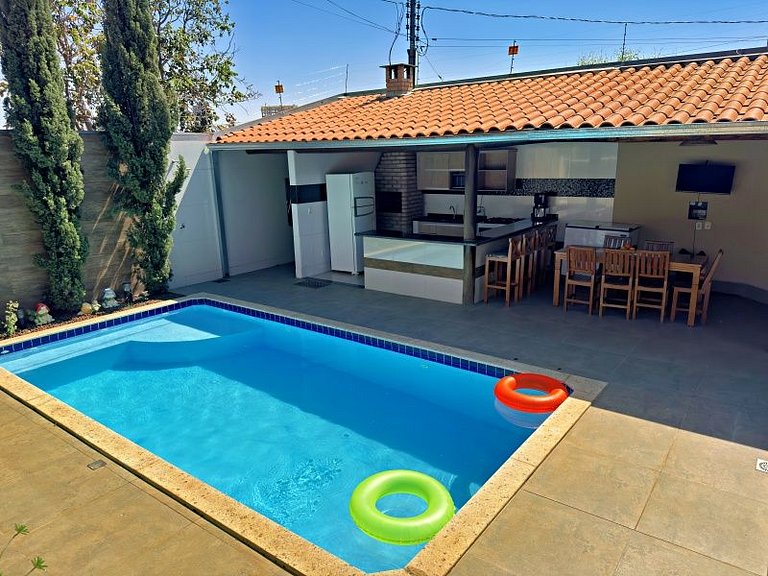 Casa 7 Quartos e Piscina no Centro de Caldas Novas