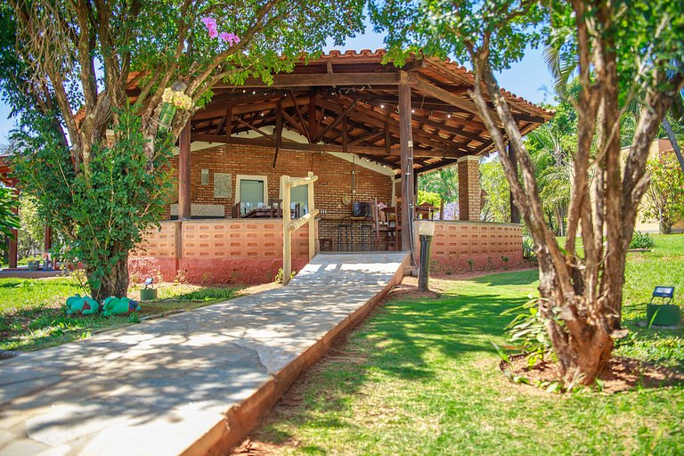 Rancho Alegre: 4 Suítes, Piscina, 10 min Hot Park