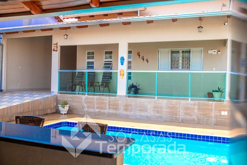 Casa c/4 quartos e Piscina - Excelente localização