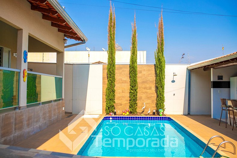 Casa c/4 quartos e Piscina - Excelente localização