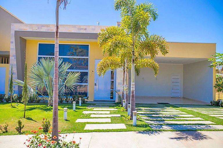 Casa Luxo c/ Piscina e Ofurô em condomínio fechado