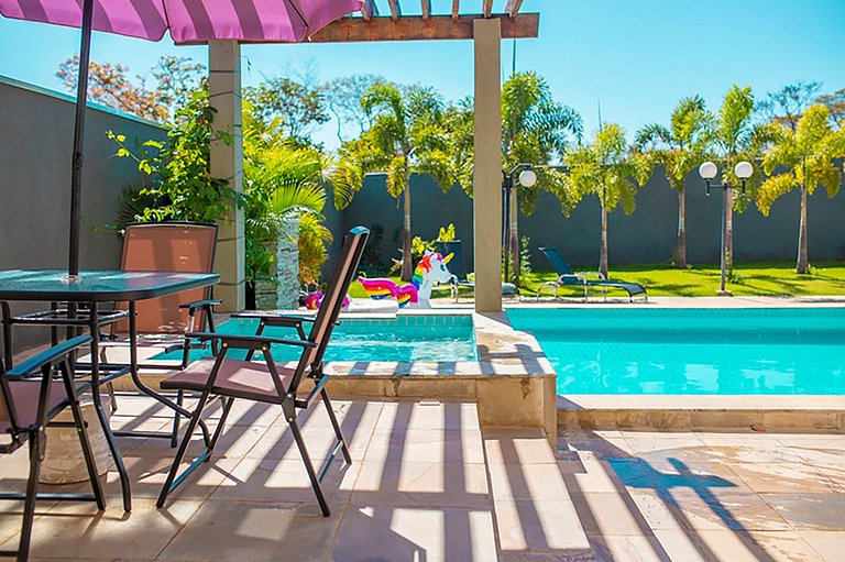 Casa Luxo c/ Piscina e Ofurô em condomínio fechado