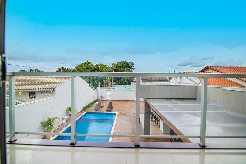 Sobrado Luxuoso c/ 3 Suítes e Piscina Quente