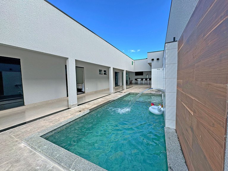 Sua Casa Perfeita c/ 4 Suítes e Piscina Aquecida