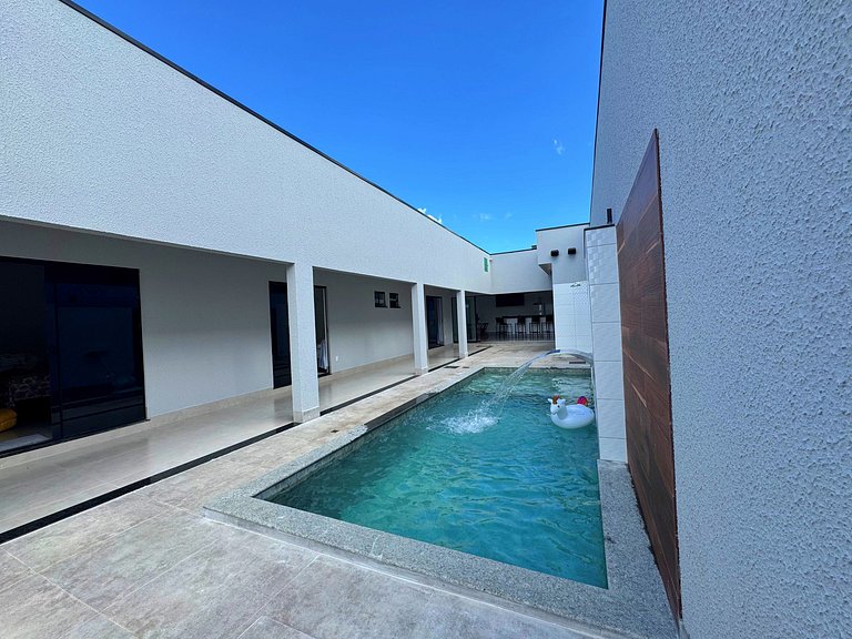 Sua Casa Perfeita c/ 4 Suítes e Piscina Aquecida